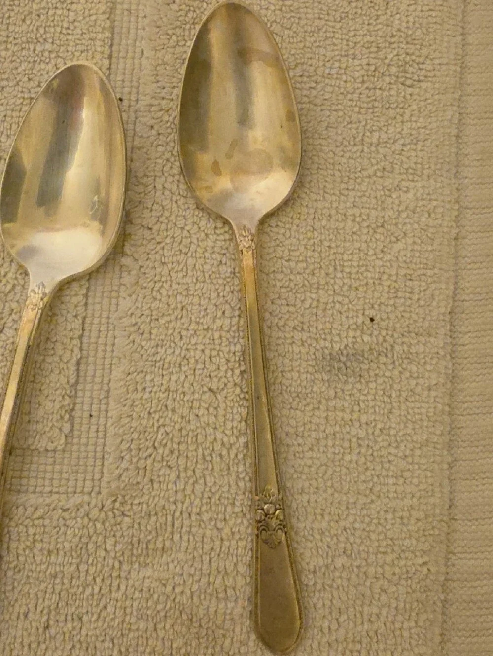 Vintage Rogers Bros Adoration Silver Flatware Cutlery Set - 17 Pieces